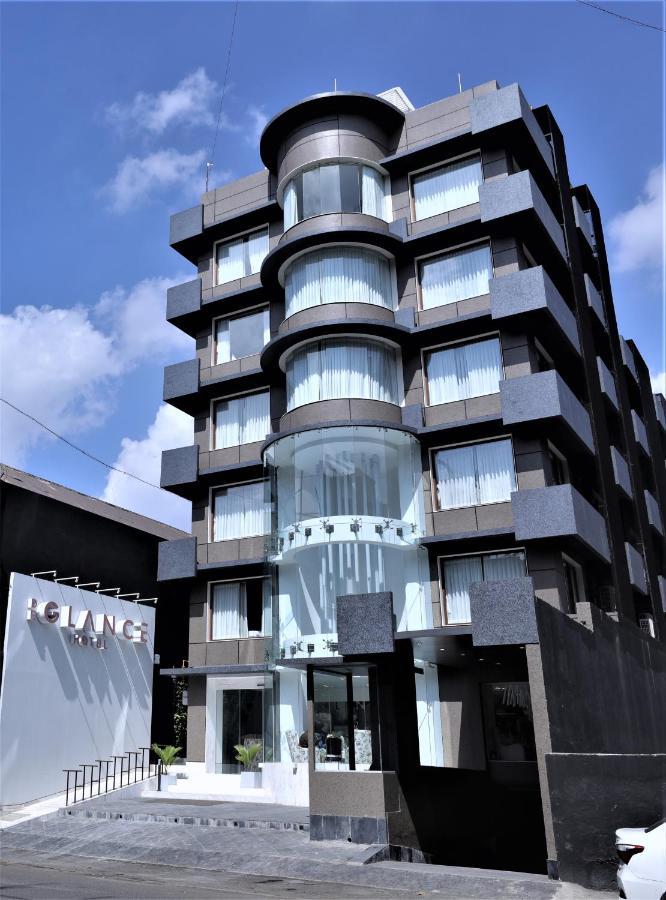 De Glance Hotel Сурат Екстериор снимка