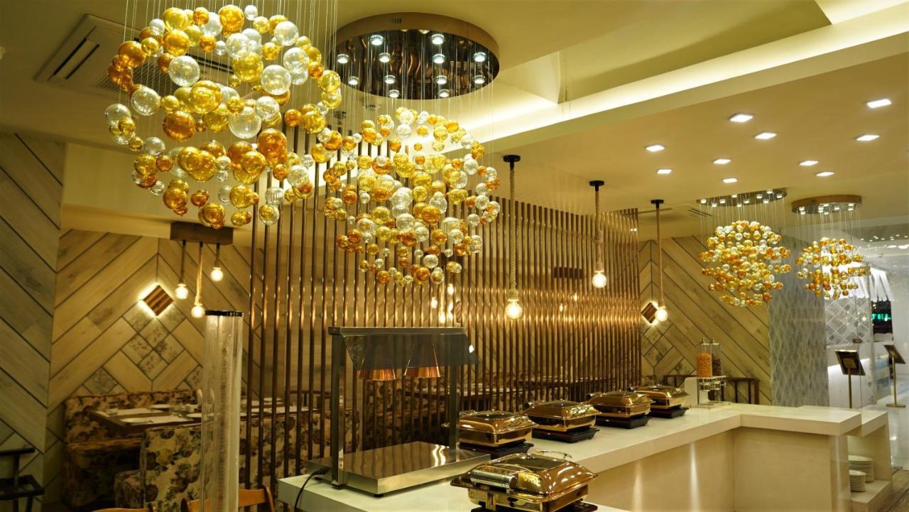 De Glance Hotel Сурат Екстериор снимка