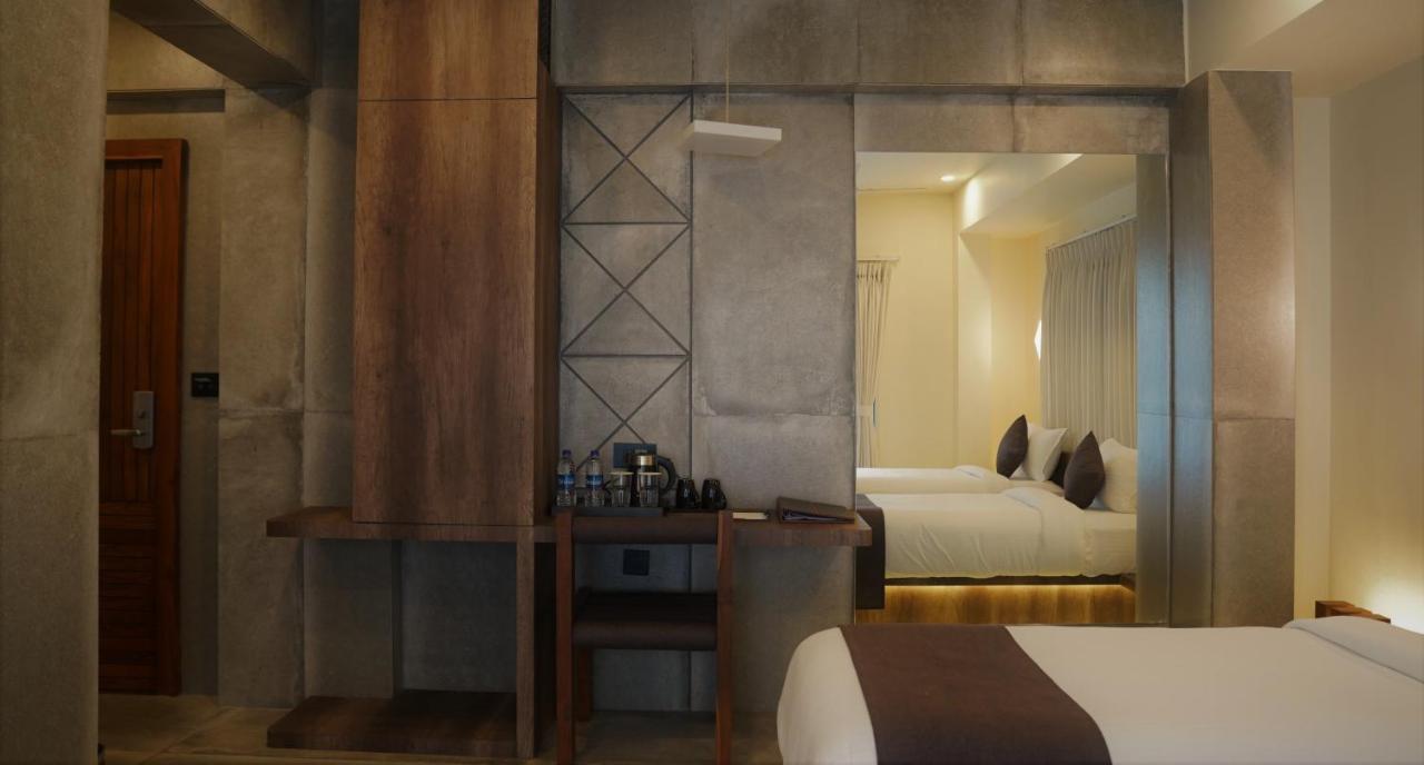 De Glance Hotel Сурат Екстериор снимка