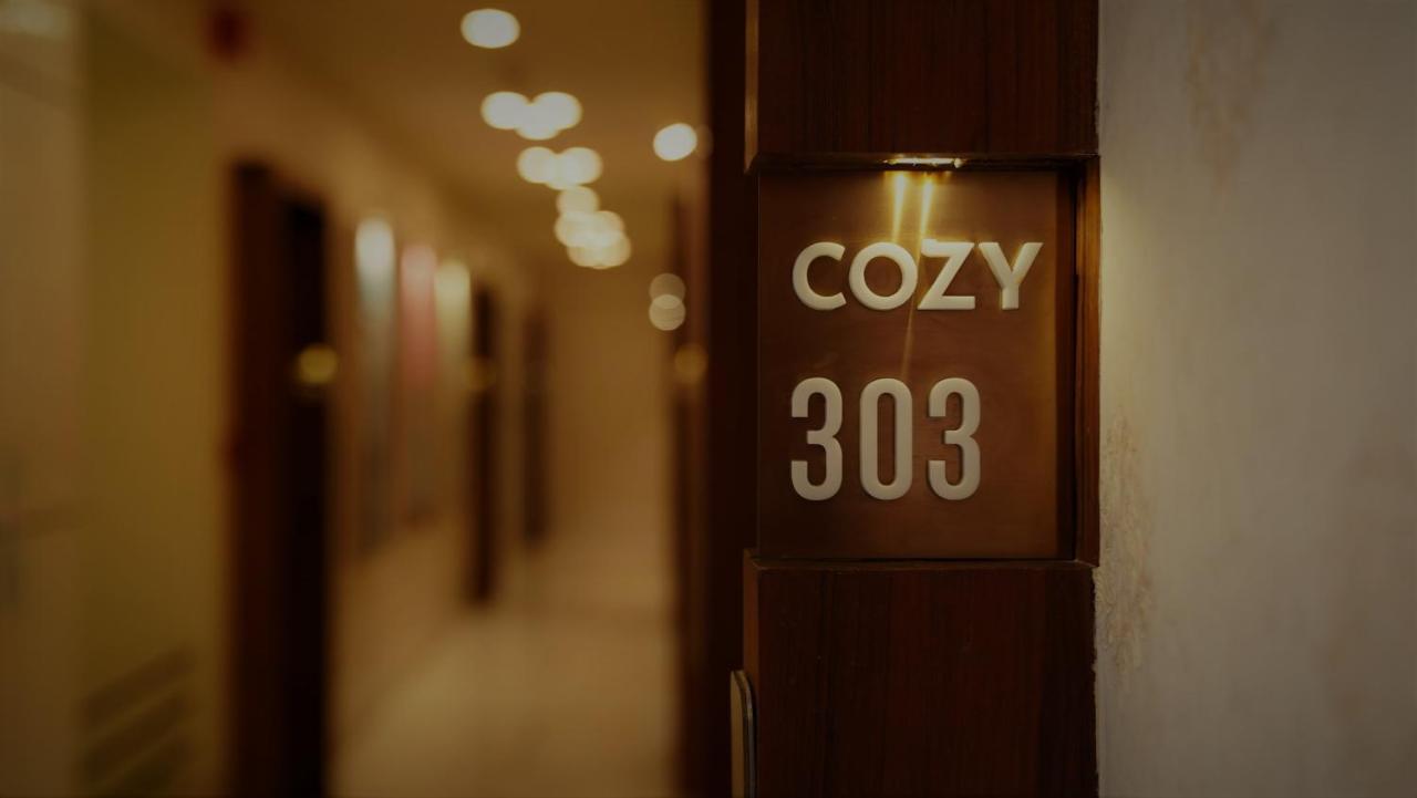 De Glance Hotel Сурат Екстериор снимка