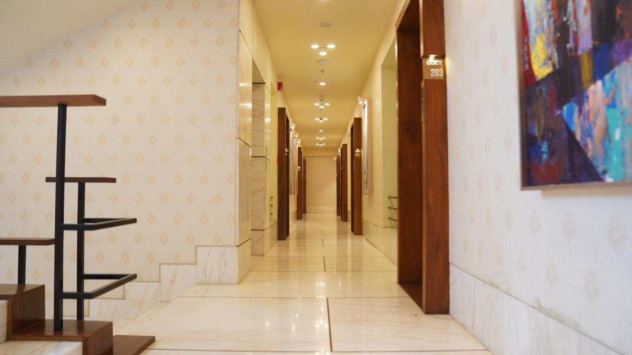 De Glance Hotel Сурат Екстериор снимка