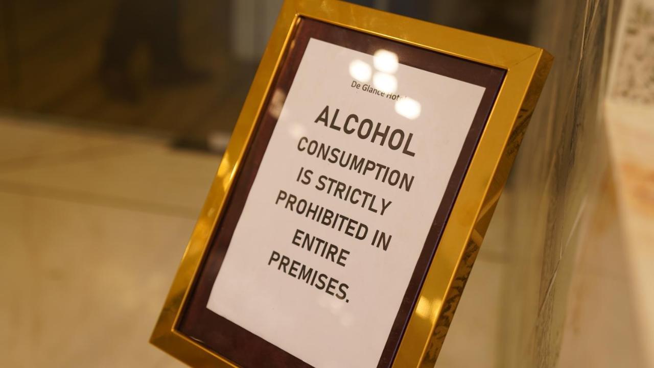 De Glance Hotel Сурат Екстериор снимка