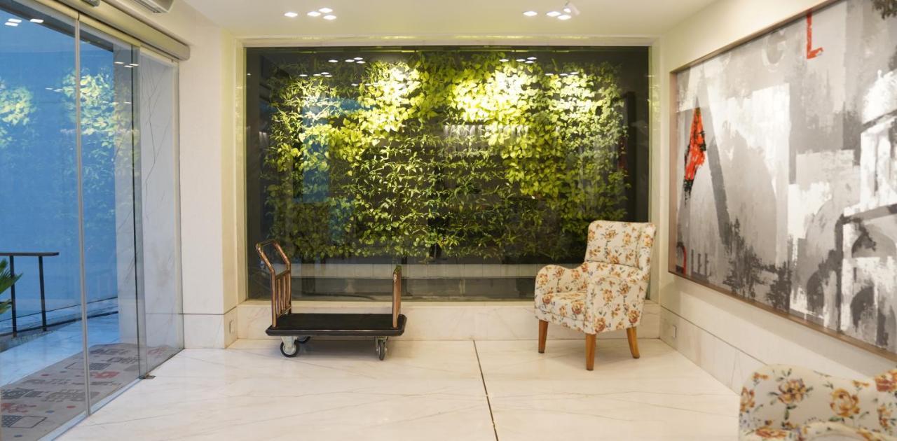 De Glance Hotel Сурат Екстериор снимка
