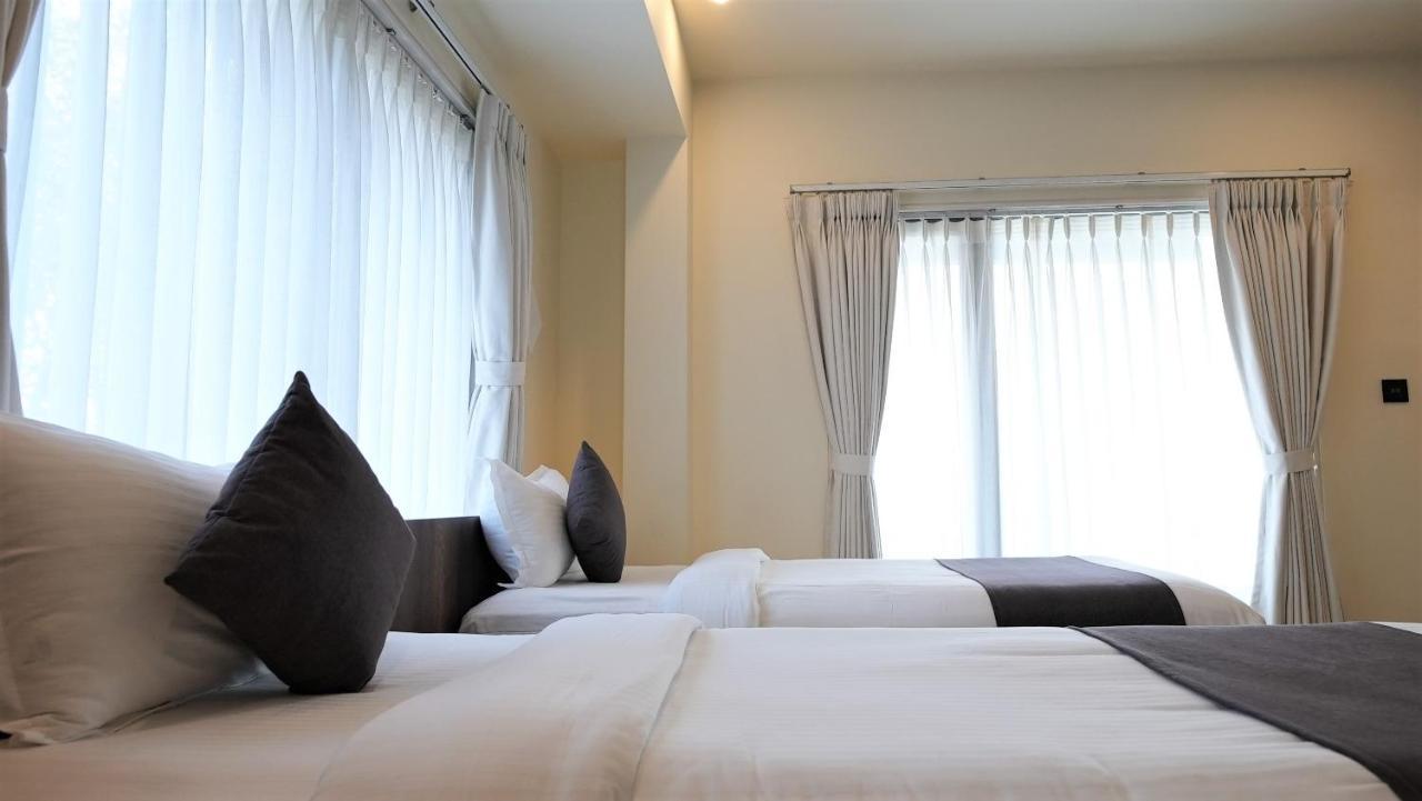 De Glance Hotel Сурат Екстериор снимка
