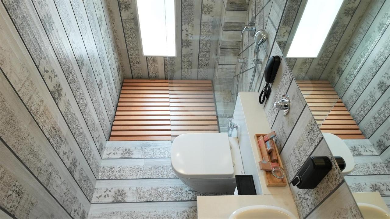 De Glance Hotel Сурат Екстериор снимка